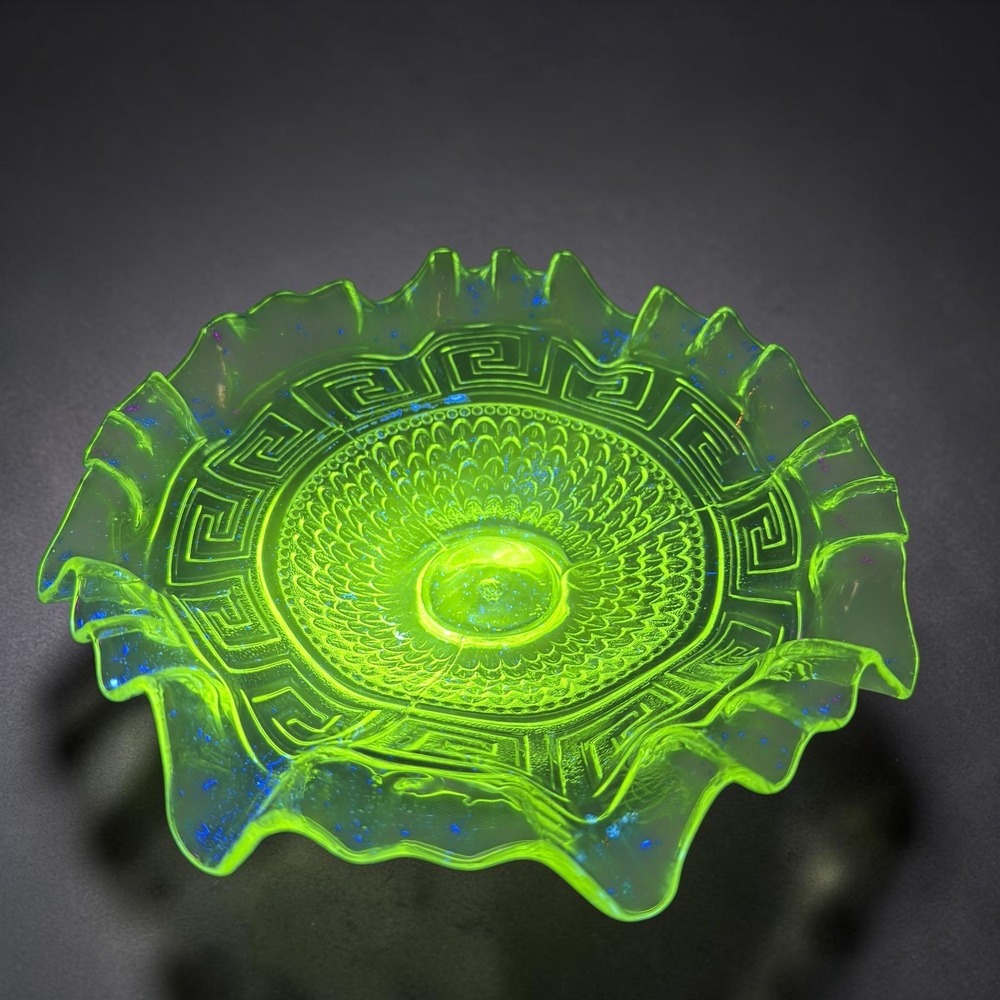Manganese 365nm UV Glow Glass Greek Key Ruffled 8inch Bowl‎ Glass Green Glow